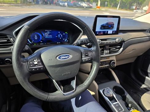Used 2020 Ford Escape Titanium FWD image 19
