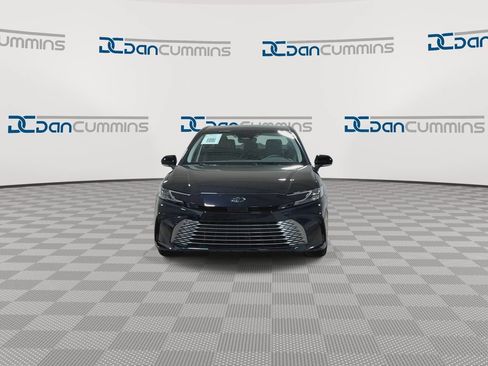 Used 2026 Toyota Camry XLE AWD/4WD image 3