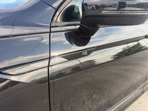 Used 2023 Volkswagen Tiguan SE R-Line image 6