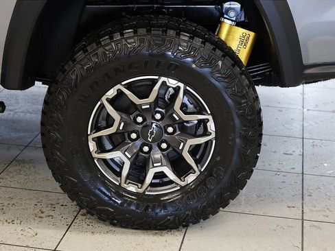 New 2026 Chevrolet Colorado ZR2 w/ Technology Package AWD/4WD image 3