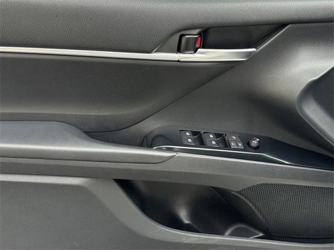 Used 2019 Toyota Camry L image 14