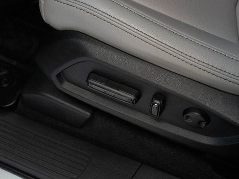 Used 2025 Honda Pilot EX-L image 16