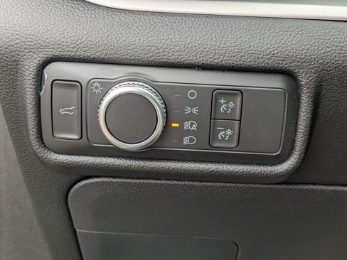 Used 2021 Ford Explorer XLT image 17