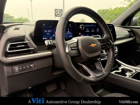 Used 2025 Chevrolet Traverse LT w/ Driver Confidence Package AWD/4WD image 17