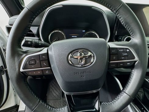 Used 2023 Toyota Highlander XSE AWD/4WD image 11