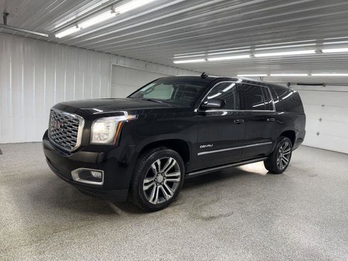 Used 2019 GMC Yukon XL Denali image 3