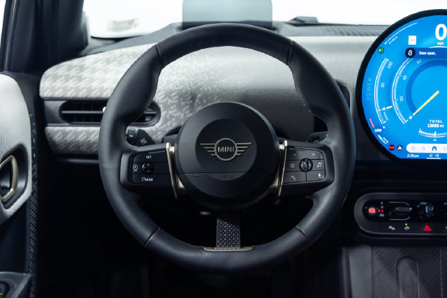 Used 2025 MINI Cooper S FWD image 12