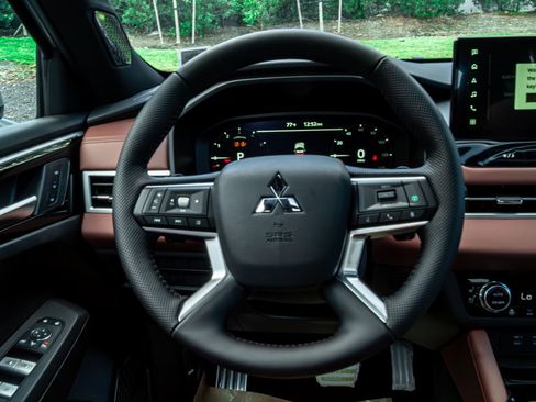 New 2025 Mitsubishi Outlander SEL image 20