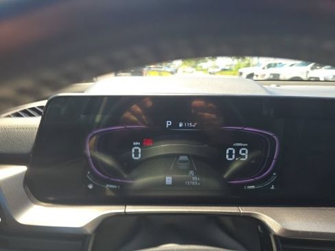Used 2025 Kia Telluride S FWD image 11