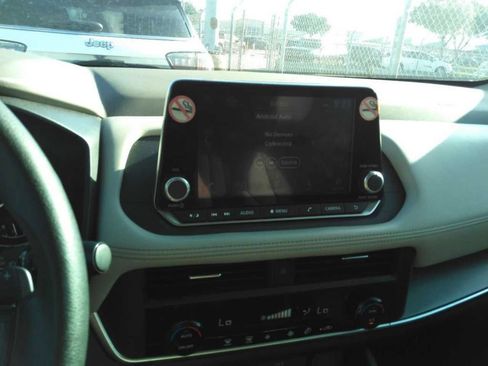 Used 2023 Nissan Rogue SV FWD image 5