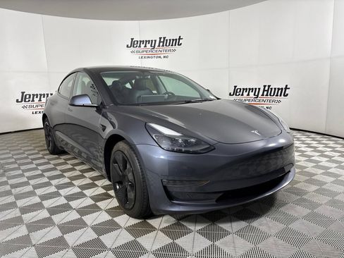 Used 2023 Tesla Model 3 Standard Range RWD image 3
