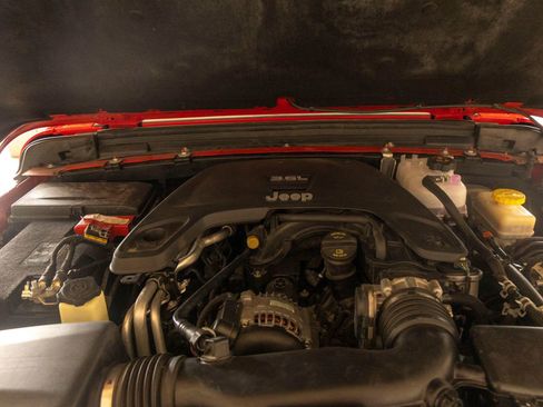 Used 2019 Jeep Wrangler Unlimited Sport image 30