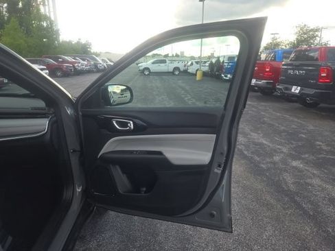 Used 2023 Jeep Compass Limited AWD/4WD image 19