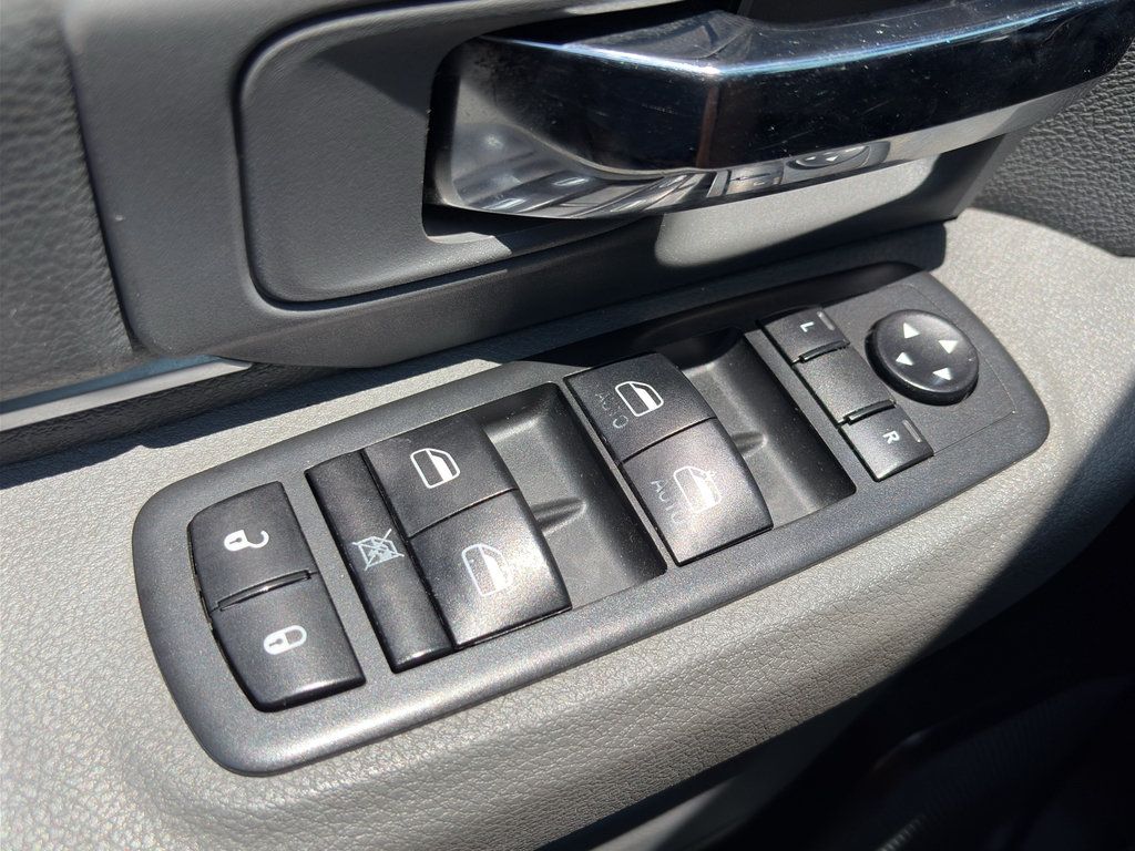 Used 2020 RAM 1500 Classic SLT AWD/4WD image 20