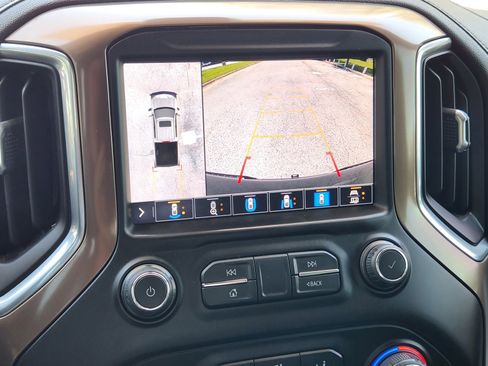 Used 2021 Chevrolet Silverado 1500 High Country w/ Technology Package AWD/4WD image 8