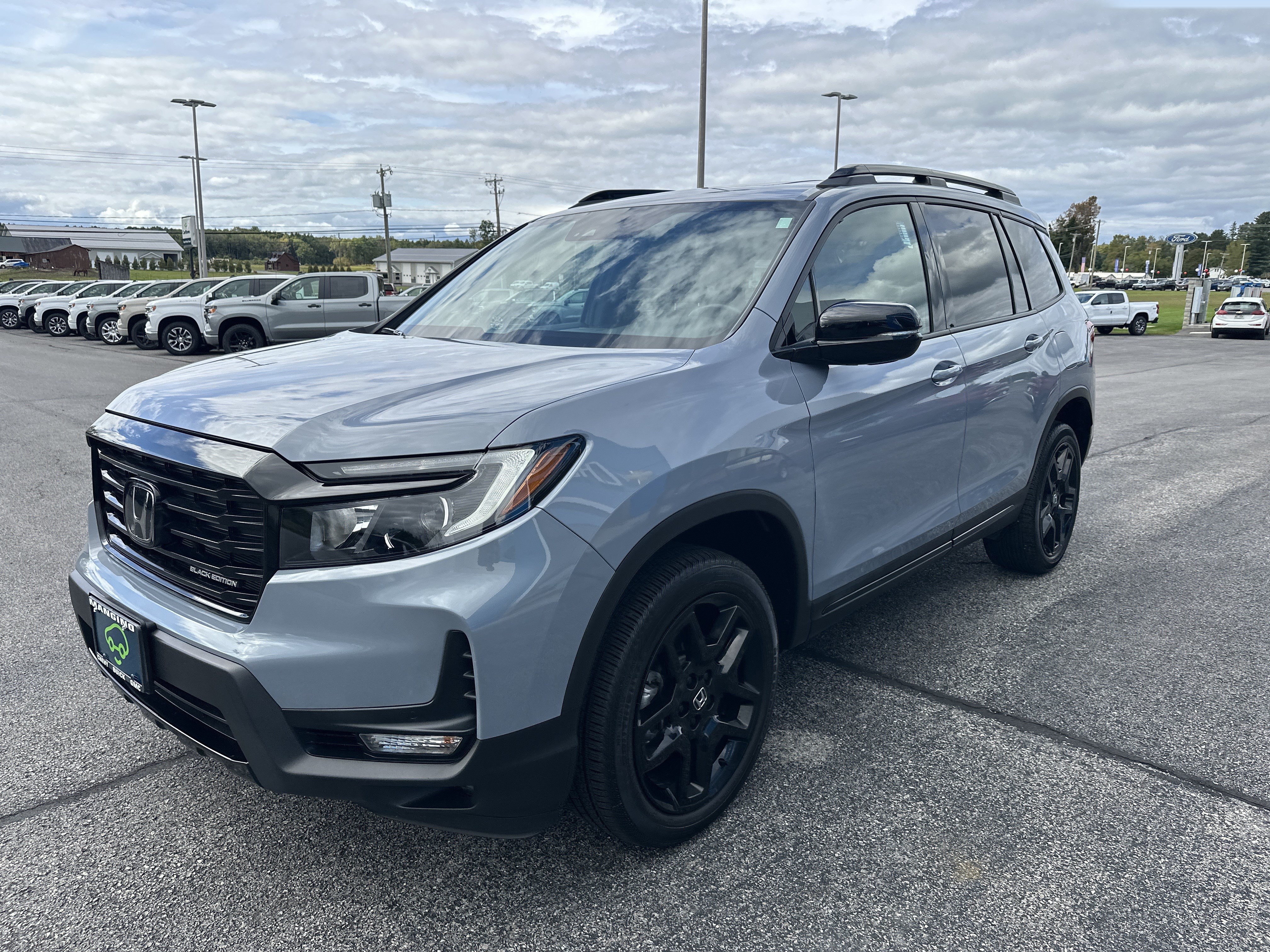 Used 2025 Honda Passport Black Edition image 3