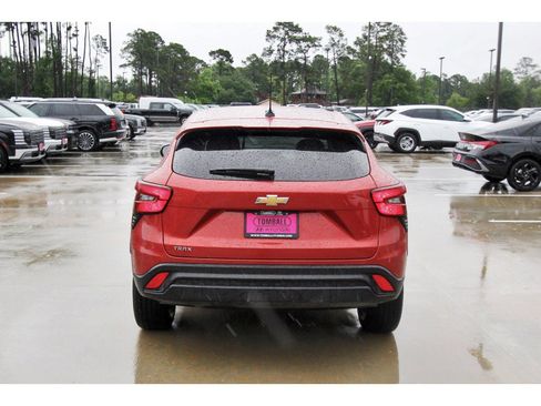 Used 2024 Chevrolet Trax LS w/ LS Convenience Package FWD image 7