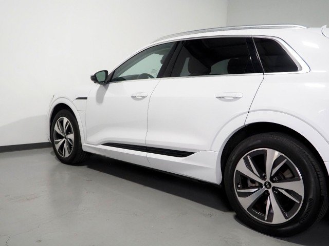 Used 2024 Audi Q8 e-tron Premium Plus w/ Premium Plus Package AWD/4WD image 52
