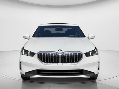 Used 2026 BMW 530i RWD image 2