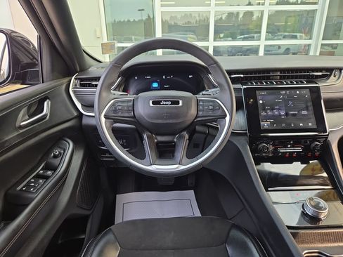 Used 2023 Jeep Grand Cherokee Altitude AWD/4WD image 19