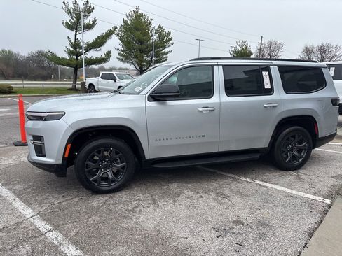 New 2026 Jeep Grand Wagoneer Limited AWD/4WD image 17