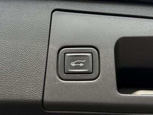 Used 2020 Cadillac XT4 Sport w/ Driver Awareness Package FWD image 11