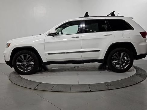 Used 2013 Jeep Grand Cherokee Laredo AWD/4WD image 2
