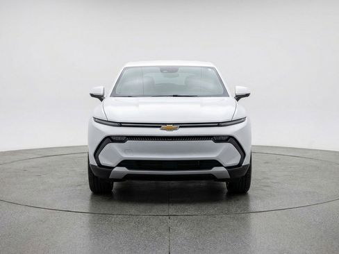 Used 2025 Chevrolet Equinox LT image 2