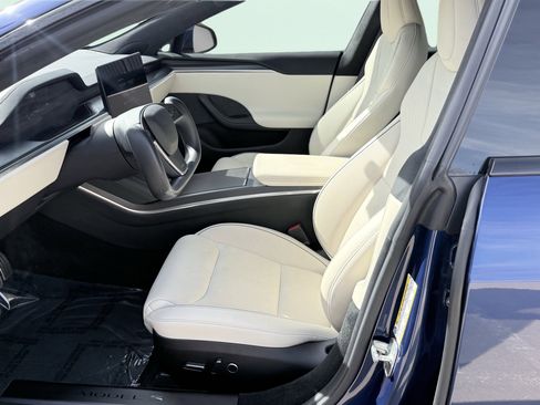 Used 2021 Tesla Model S Plaid image 18