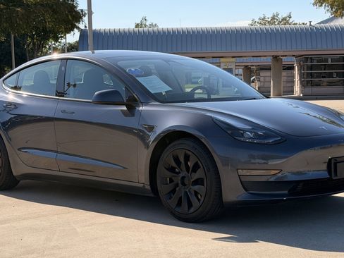 Used 2023 Tesla Model 3 Standard Range RWD image 1