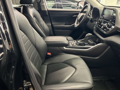 Used 2022 Toyota Highlander XLE image 24