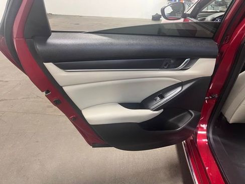 Used 2018 Honda Accord EX image 19