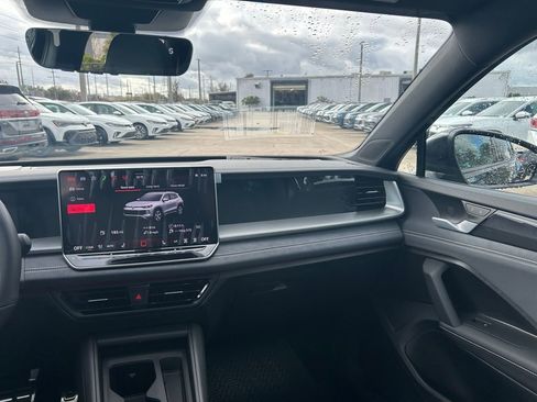 New 2026 Volkswagen Tiguan SE R-Line FWD image 10