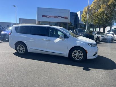 Used 2022 Chrysler Pacifica Limited