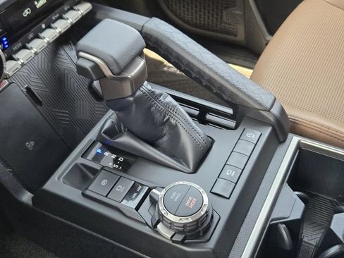 Used 2026 Toyota 4Runner Limited AWD/4WD image 19