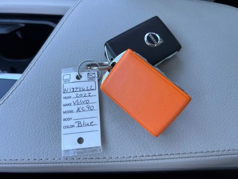 Used 2022 Volvo XC90 T6 Momentum w/ Advanced Package image 29