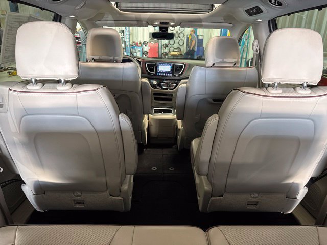 Used 2020 Chrysler Pacifica Limited FWD image 16