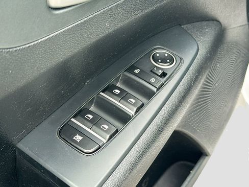 Used 2020 Kia Forte LXS FWD image 17