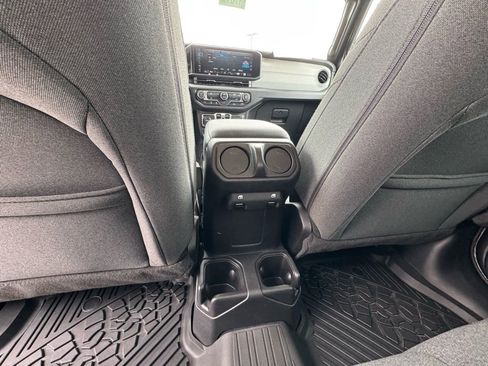 Used 2025 Jeep Gladiator Sport image 17
