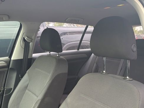 Used 2016 Volkswagen Golf S image 10