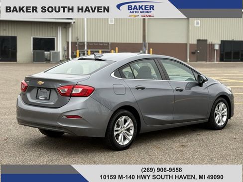 Used 2019 Chevrolet Cruze LT w/ Convenience Package image 5