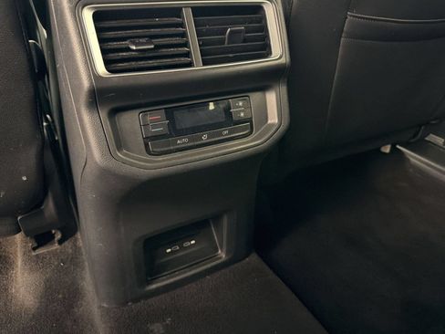 Used 2024 Volkswagen Atlas SE FWD image 31