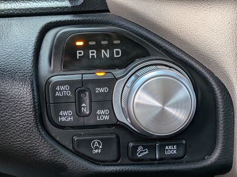 Used 2019 RAM 1500 Laramie w/ Off Road Group AWD/4WD image 29