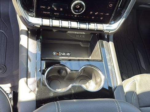 New 2026 GMC Yukon XL Elevation AWD/4WD image 17