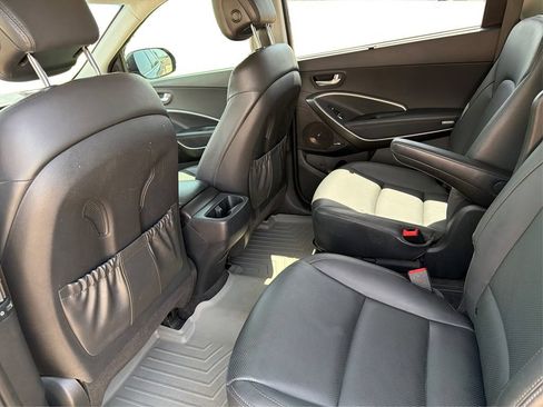 Used 2019 Hyundai Santa Fe XL FWD image 11