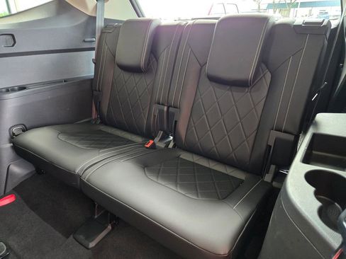 Used 2025 Volkswagen Atlas SEL Premium R-Line image 16