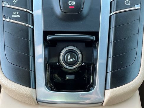Used 2019 Porsche Macan AWD/4WD image 27