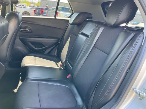 Used 2018 Chevrolet Trax LT w/ LT Convenience Package FWD image 18