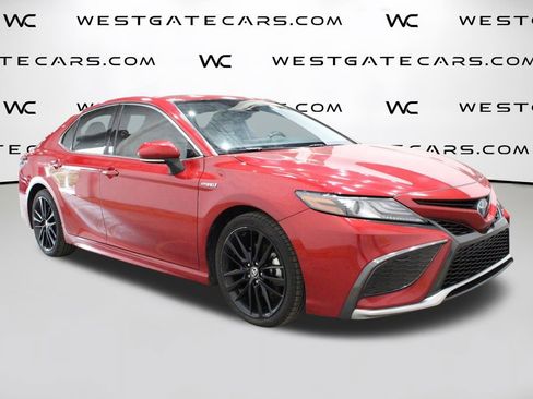 Used 2021 Toyota Camry XSE image 2
