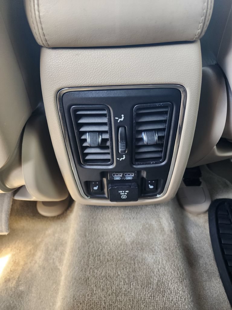 Used 2016 Jeep Grand Cherokee Overland w/ Advanced Technology Group AWD/4WD image 11